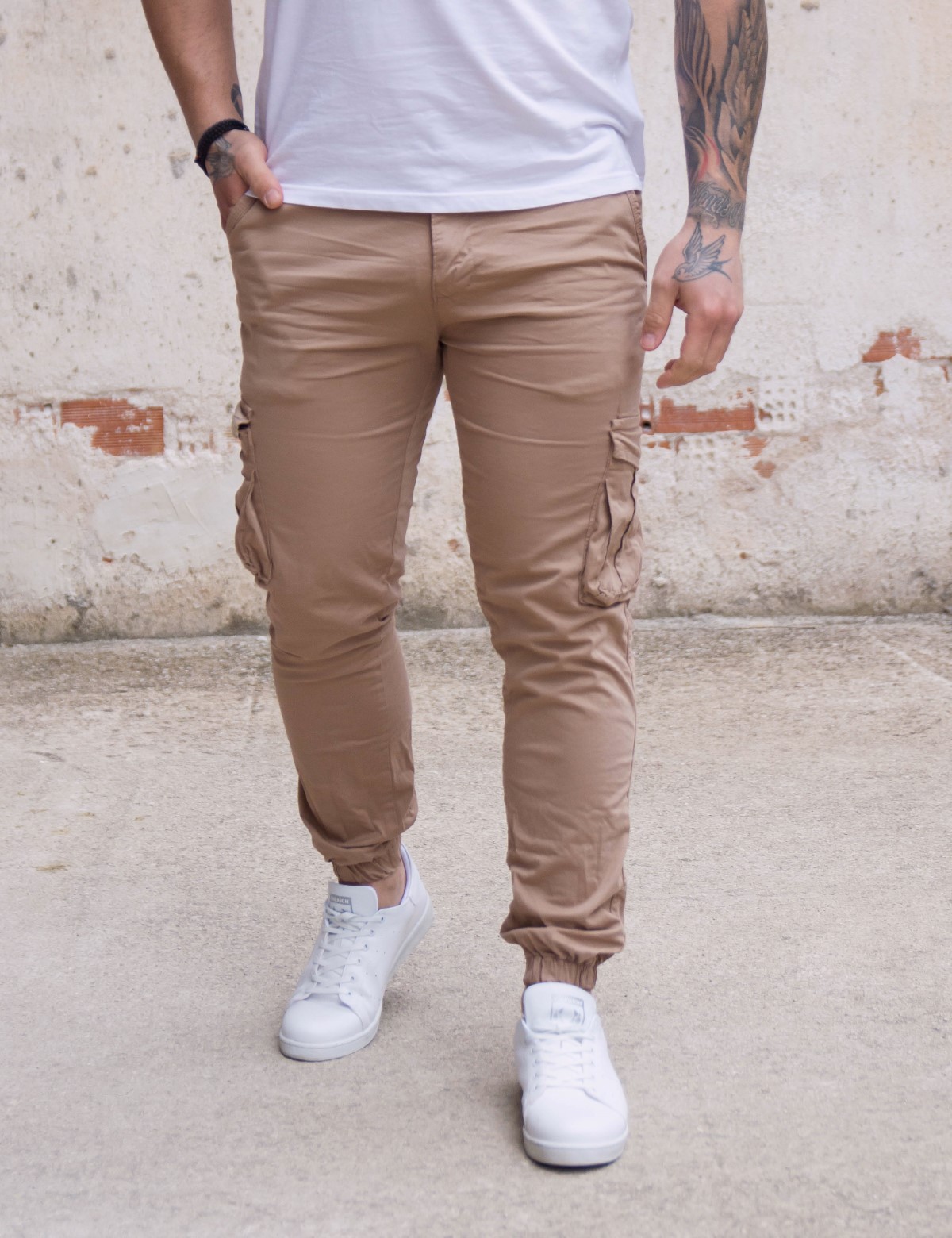 Ανδρικό μπεζ υφασμάτινο cargo παντελόνι 210922B φωτογραφία